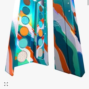 Kaleidos-Futurism V: Electro-Turquoise eyeshadows